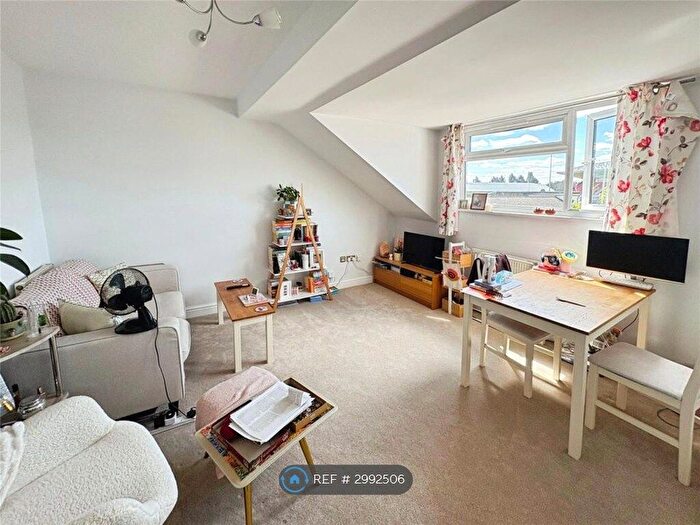 1 Bedroom Flat To Rent In Rosewood, Woking, GU22