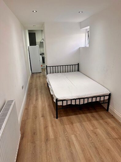 Studio To Rent In All Bills Incuded. St Leonards Gardens, Ilford, IG1