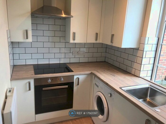 2 Bedroom Flat To Rent In Norton Way North, Letchworth Garden City, SG6