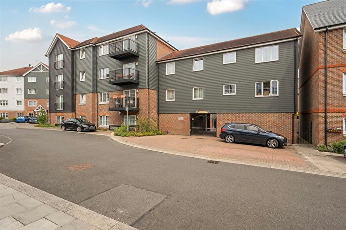 1 Bedroom Flat For Sale In Eden Road, Dunton Green, Sevenoaks, TN14