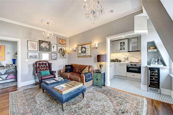 1 Bedroom Flat To Rent In Pall Mall, London, SW1Y