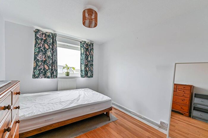 1 Bedroom Flat For Sale In Clarence Avenue, Clapham Park, London, SW4