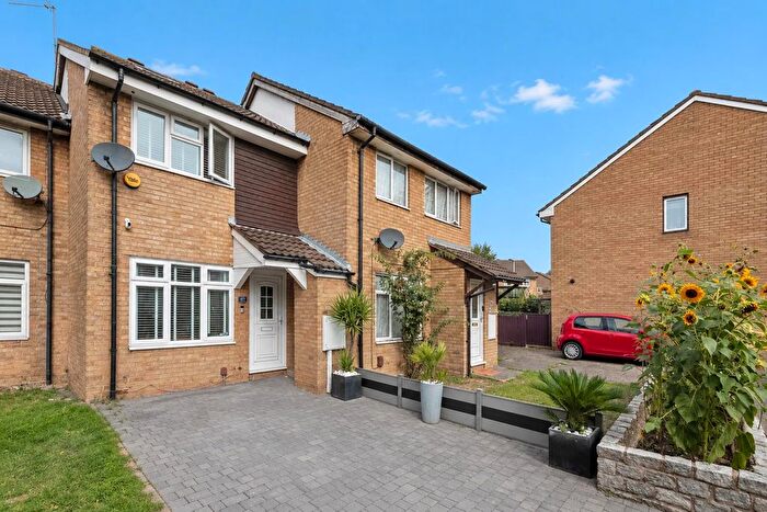 3 Bedroom Terraced House For Sale In Triandra Way, Hayes, UB4