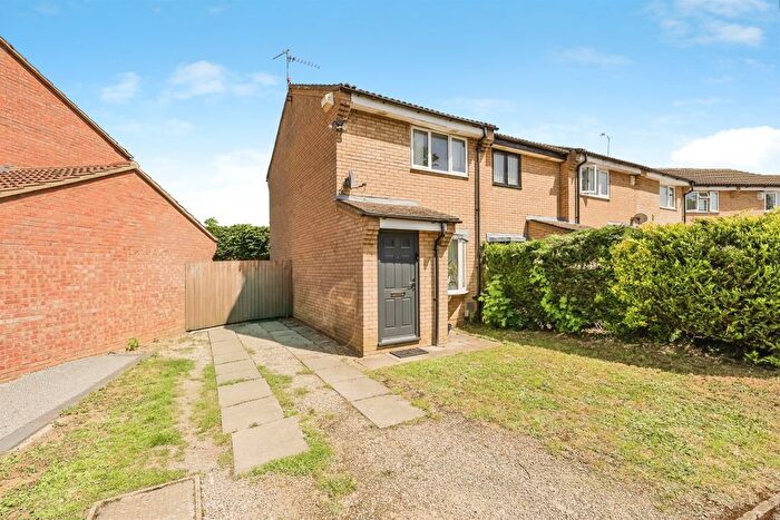 2 Bedroom End Of Terrace House For Sale In Hamsterly Park, Northampton, NN3