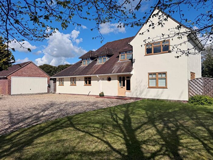 5 Bedroom Detached House For Sale In Round End, Wash Common, South Newbury, RG14