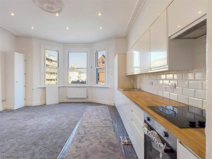 2 Bedroom Flat To Rent In Clarendon Villas, Hove, BN3