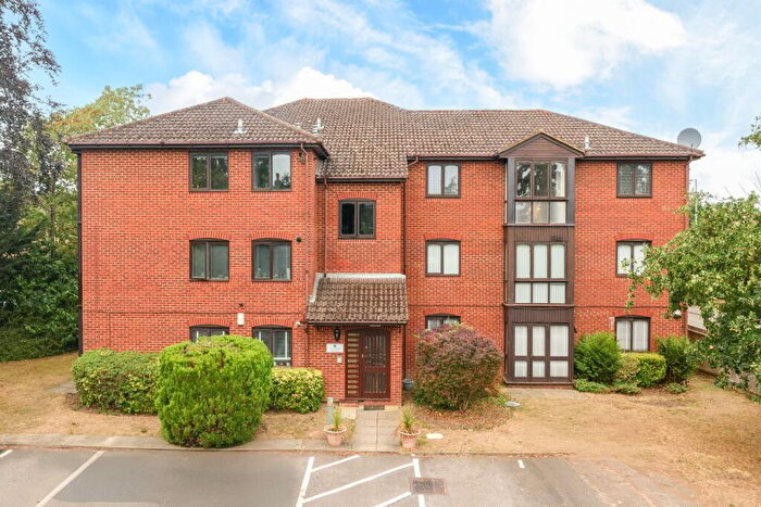 2 Bedroom Apartment For Sale In Castle Road, Weybridge, KT13