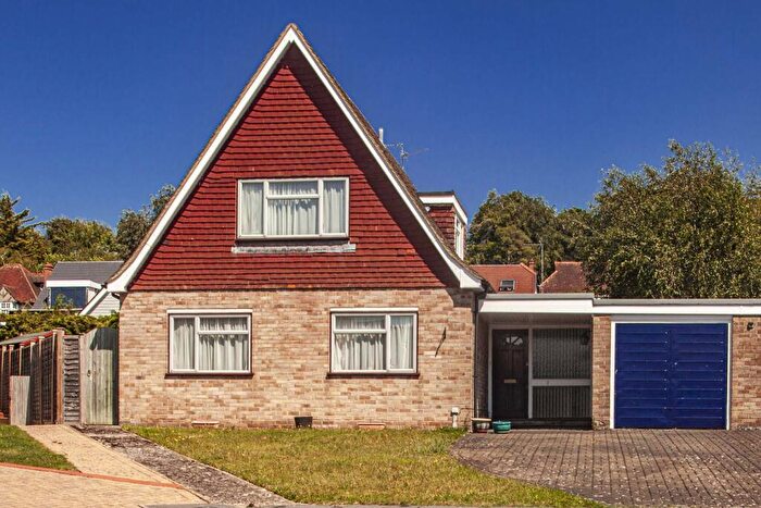 4 Bedroom Detached House For Sale In Meadow Close, Goring On Thames, RG8