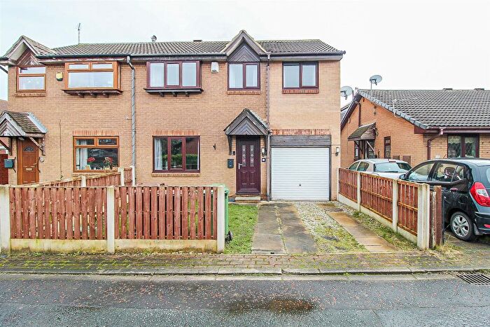 5 Bedroom Semi Detached House For Sale In Sycamore Copse, Wakefield, WF2