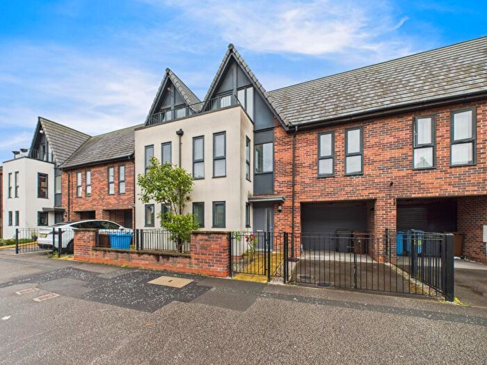 3 Bedroom Terraced House For Sale In Woodcock Street, Hull, HU3