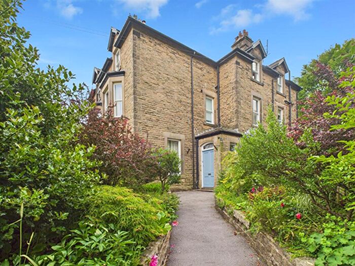 6 Bedroom Semi-Detached House For Sale In Compton Road, Buxton, SK17