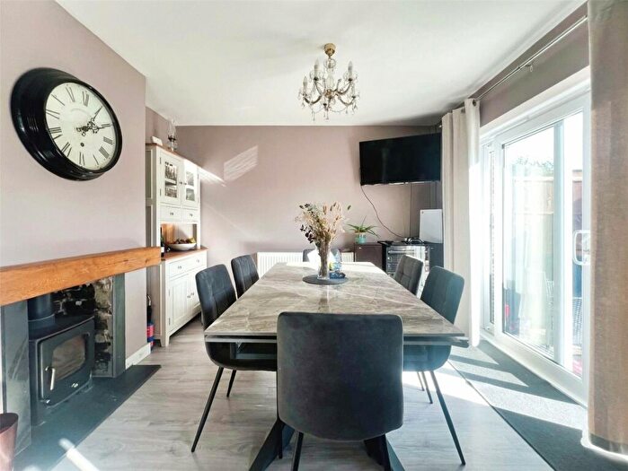 3 Bedroom End Of Terrace House For Sale In Fens Way, Swanley, Kent, BR8