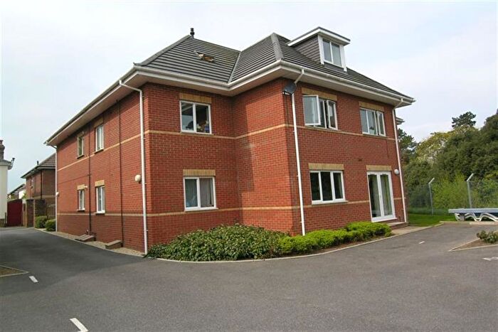 2 Bedroom Flat To Rent In Thorn Court, BH7