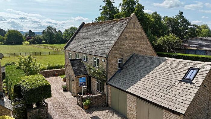 3 Bedroom Link Detached House For Sale In Newlands Corner, Lower Slaughter, GL54