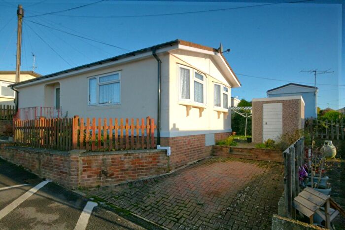 2 Bedroom Park Home For Sale In Centre Rise, Horspath, OX33