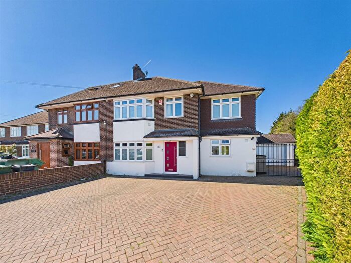 4 Bedroom Semi Detached House For Sale In Lipsham Close, Banstead, SM7