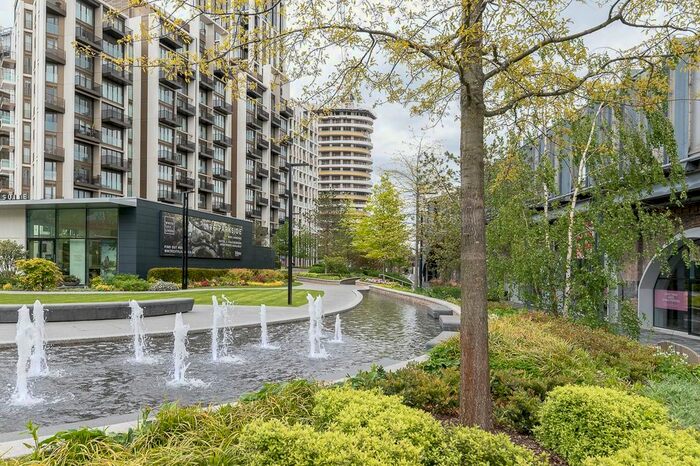 2 Bedroom Flat For Sale In Cascade Way, White City, W12