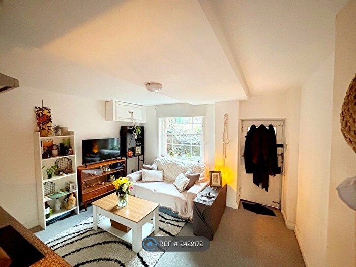 1 Bedroom Flat To Rent In Tower Street, Winchester, SO23