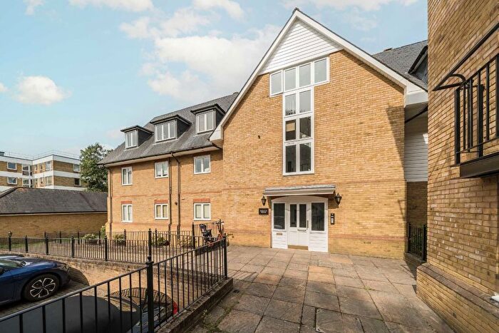 2 Bedroom Flat To Rent In Manor Road, Teddington, TW11