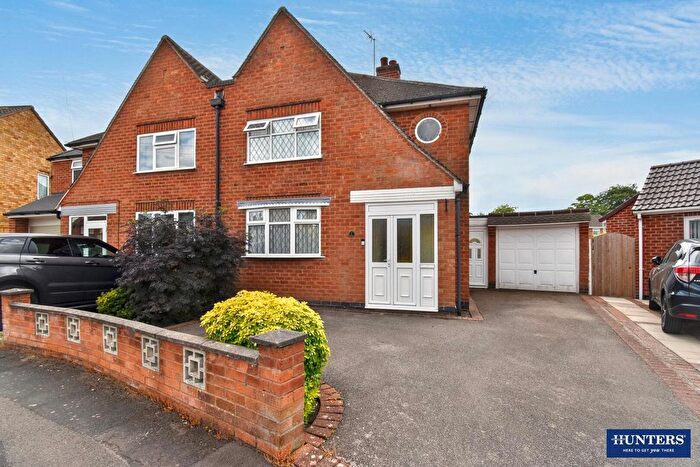 3 Bedroom Semi-Detached House For Sale In Ramsdean Avenue, Wigston, LE18