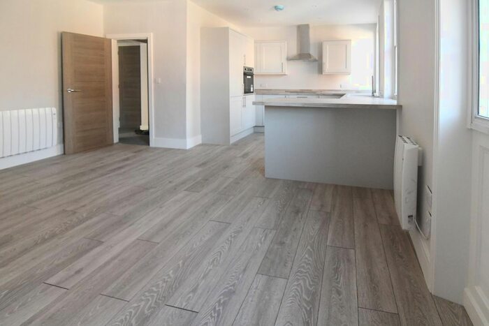 1 Bedroom Flat To Rent In The Crescent, Selby, YO8