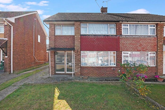 3 Bedroom Semi-Detached House For Sale In Clipper Crescent, Gravesend, DA12