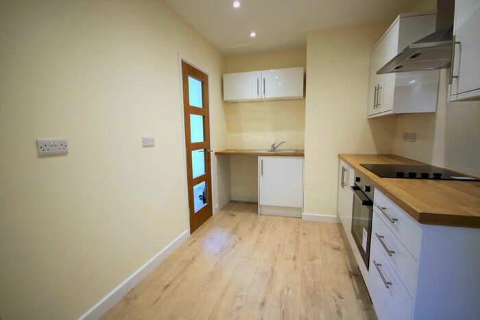 2 Bedroom Apartment To Rent In Lenten Street, Alton, GU34