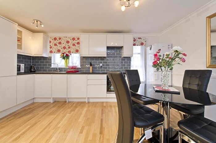 1 Bedroom Flat To Rent In Garden Terrace, London, SW1V