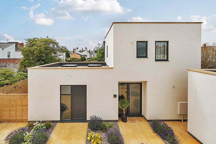 1 Bedroom House For Sale In Carlton Street, Cheltenham, GL52
