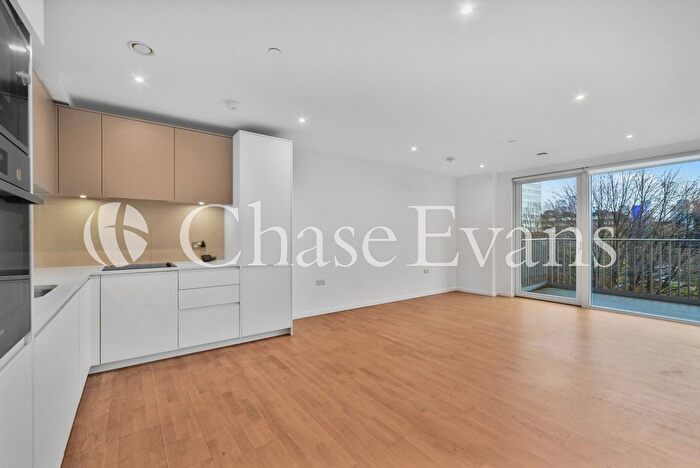 2 Bedroom Flat To Rent In Grove Street, Deptford, London, SE8