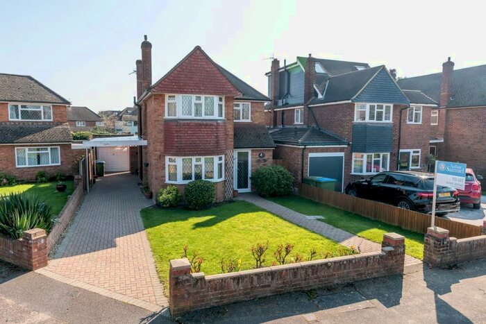3 Bedroom Detached House To Rent In Denton Grove, Walton-On-Thames, KT12