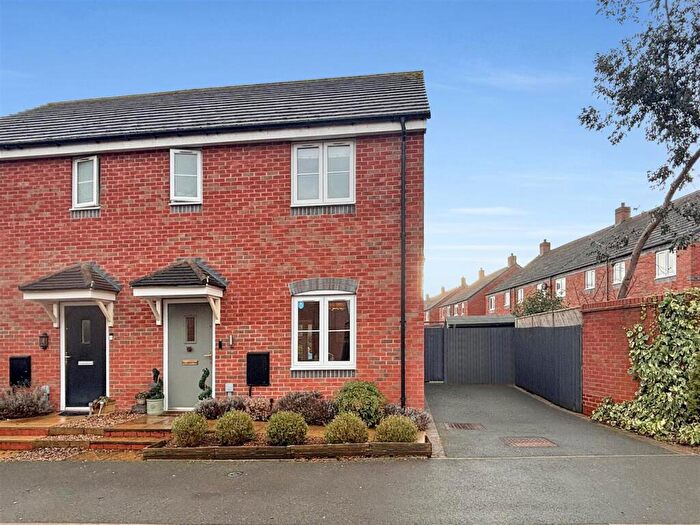 3 Bedroom Semi-Detached House For Sale In Honeysuckle Lane, Wellesbourne, CV35