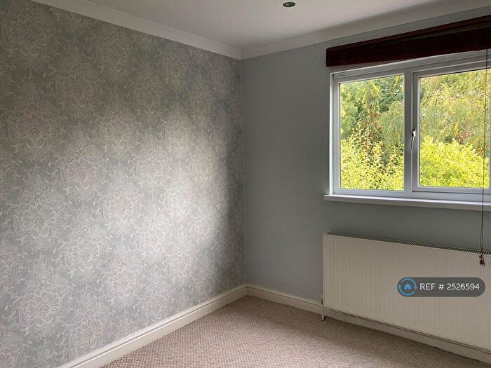 2 Bedroom Flat To Rent In Hatch End, Pinner, HA5