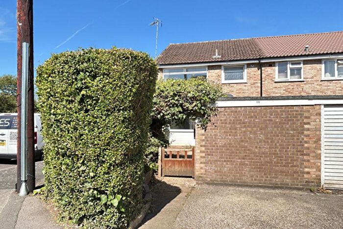 3 Bedroom House To Rent In Sherfield-On-Loddon Hook, RG27