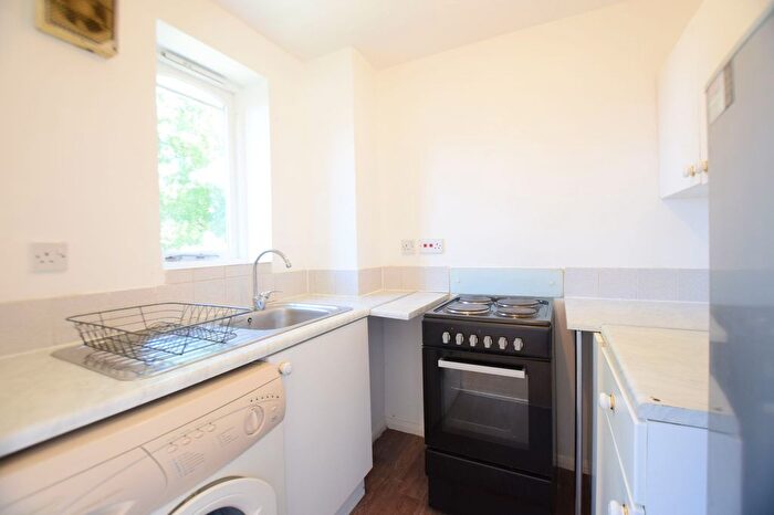 1 Bedroom Flat To Rent In Greenslade Road, Barking, IG11