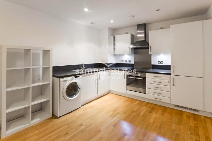 2 Bedroom Flat To Rent In Leamore Court, Meath Crescent, Bethnal Green, E2
