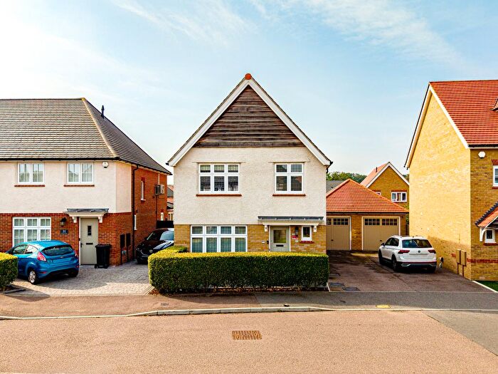 3 Bedroom Detached House For Sale In Dixon Road, Basildon, SS16