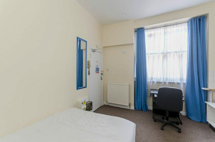 Studio To Rent In Castletown Road, Barons Court, London, W14