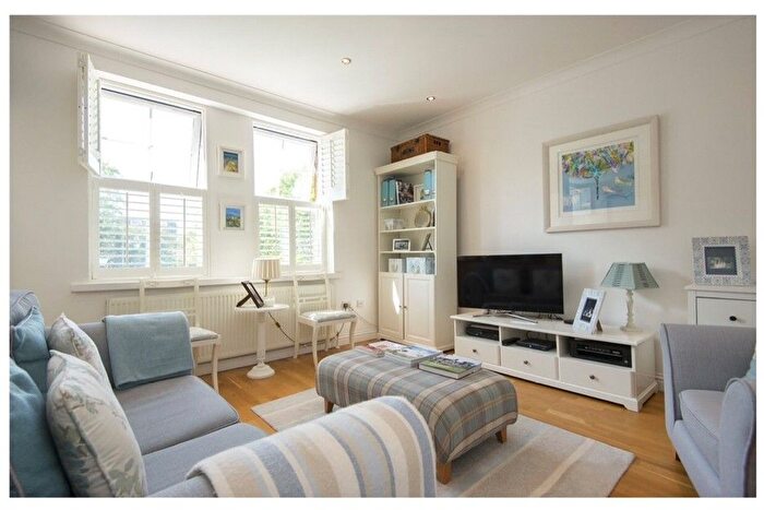 1 Bedroom Flat To Rent In Flat, Hermon Hill, Wanstead, E11