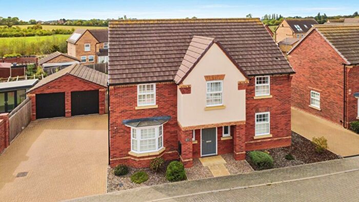4 Bedroom Detached House For Sale In Camilla Place, Fairfields, Milton Keynes, MK11