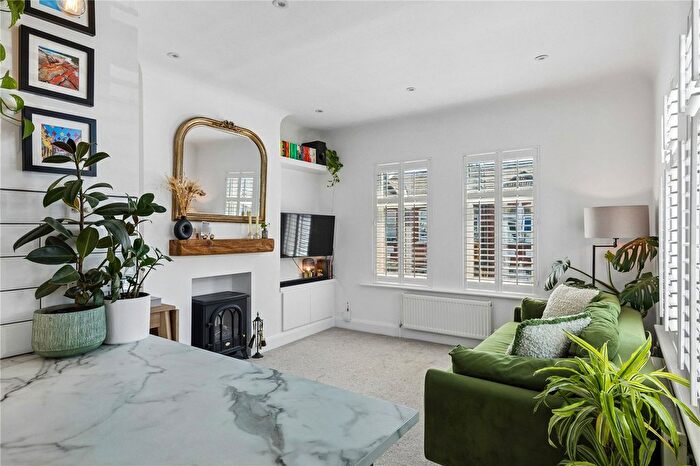 2 Bedroom Maisonette For Sale In Khartoum Road, London, SW17