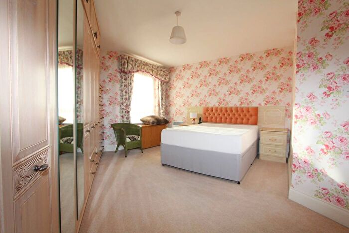 1 Bedroom Flat For Sale In Hart Road, Thundersley, SS7