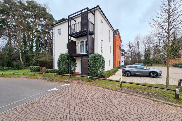 2 Bedroom Apartment To Rent In Jaguar Lane, Bracknell, Berkshire, RG12