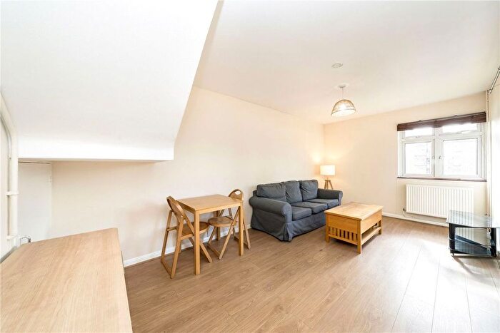 2 Bedroom Flat For Sale In Creek Road, Greenwich, SE10