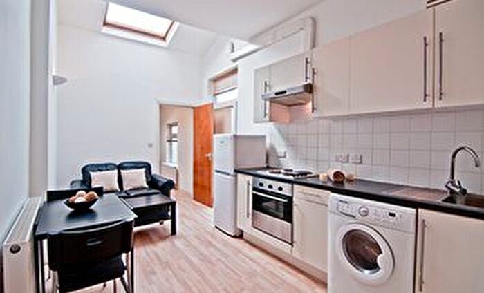 1 Bedroom Flat To Rent In Flat B, Kelso Road, LS2