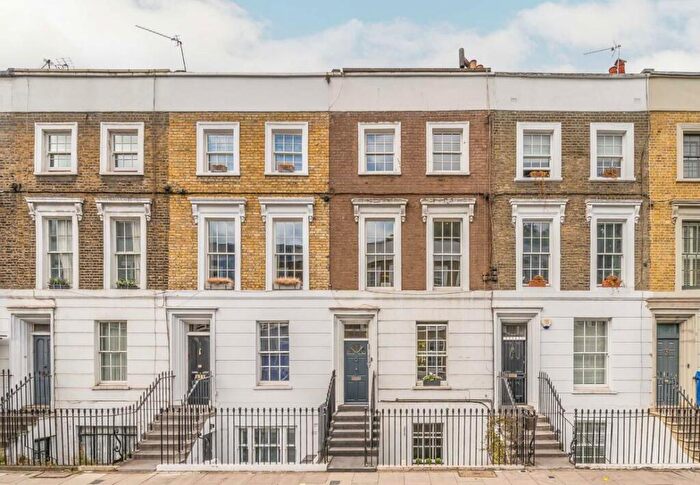 3 Bedroom Maisonette For Sale In New North Road, Islington, N1