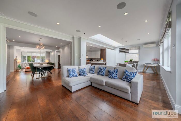 6 Bedroom Detached House To Rent In Downage, Hendon, NW4