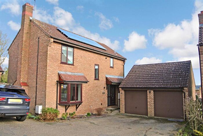 4 Bedroom Detached House For Sale In Rupert Kettle Drive, Bishops Itchington, Southam, CV47