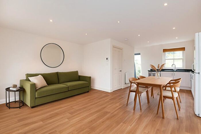 3 Bedroom Apartment For Sale In Ifield Road, London, SW10