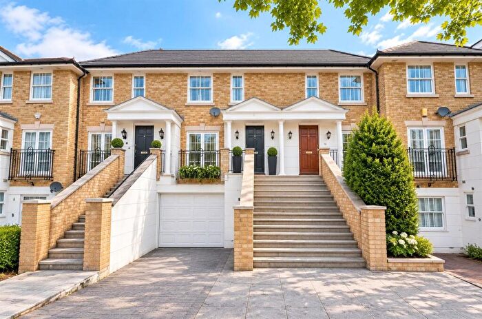 3 Bedroom Terraced House For Sale In Goodwyn Avenue, Mill Hill, NW7